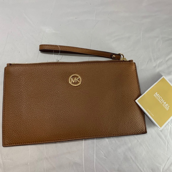 Michael Kors Handbags - Michael Kors leather Wristlet 10x6